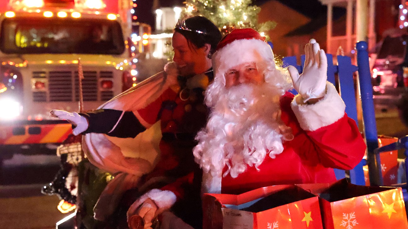 Retour en images: un succès pour le Défilé de Noël et des pompiers de Saint-Clet