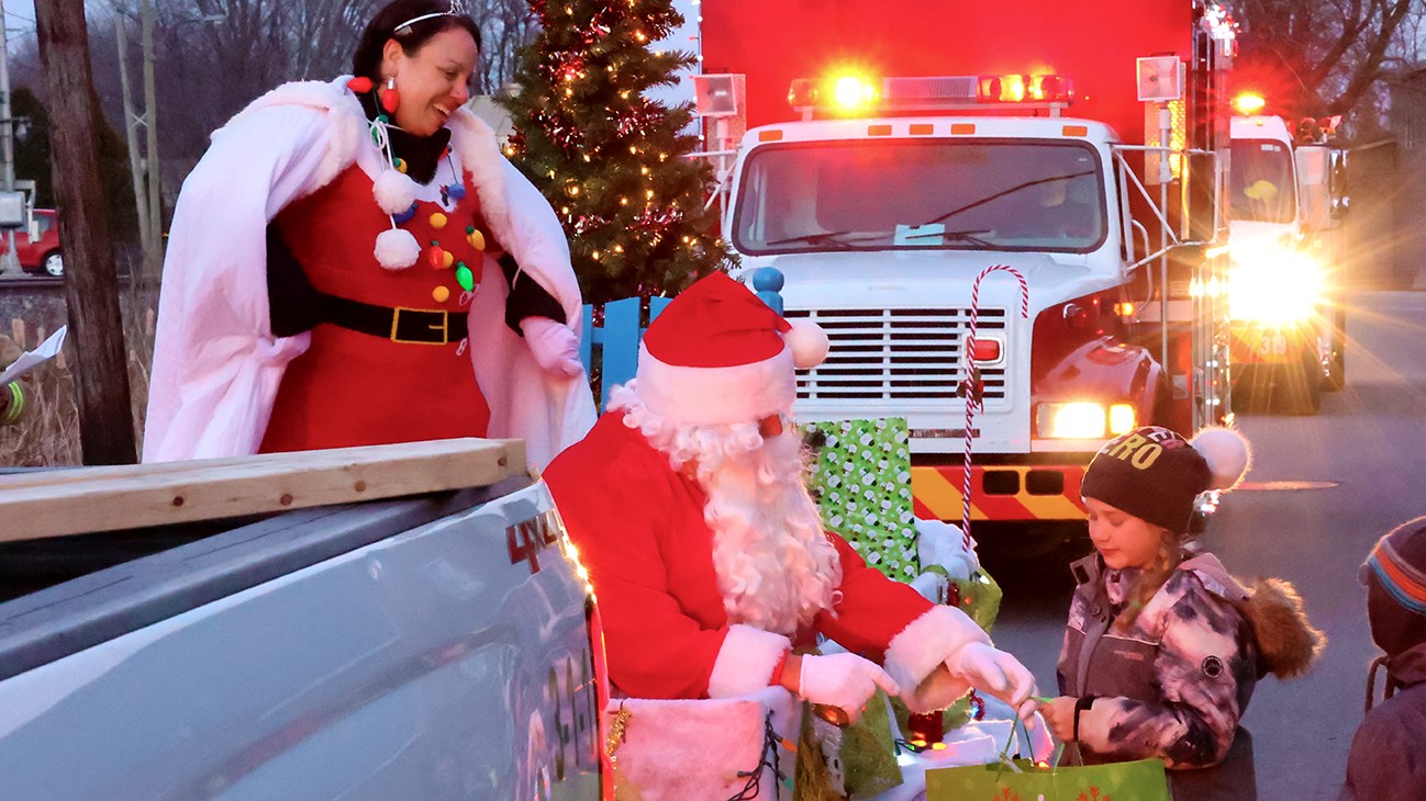 Retour en images: un succès pour le Défilé de Noël et des pompiers de Saint-Clet