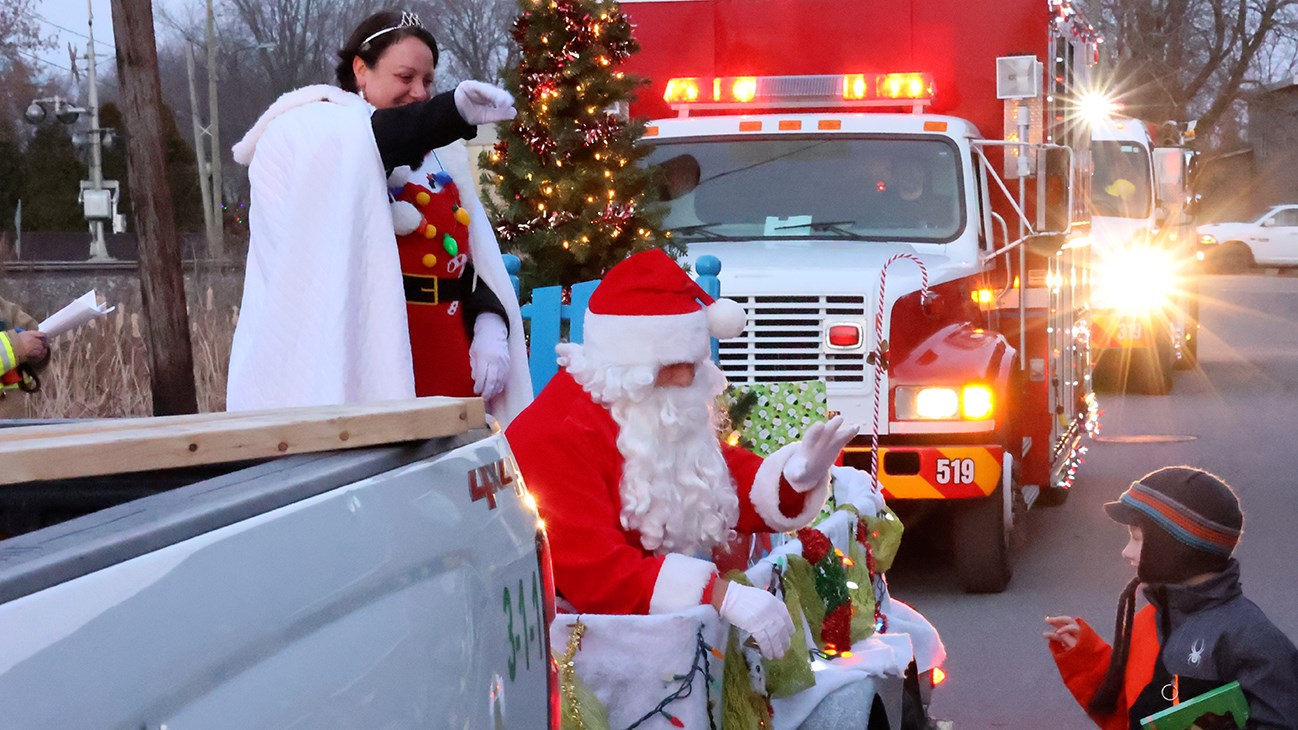 Retour en images: un succès pour le Défilé de Noël et des pompiers de Saint-Clet