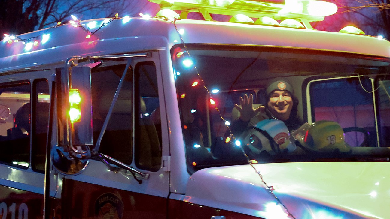 Retour en images: un succès pour le Défilé de Noël et des pompiers de Saint-Clet