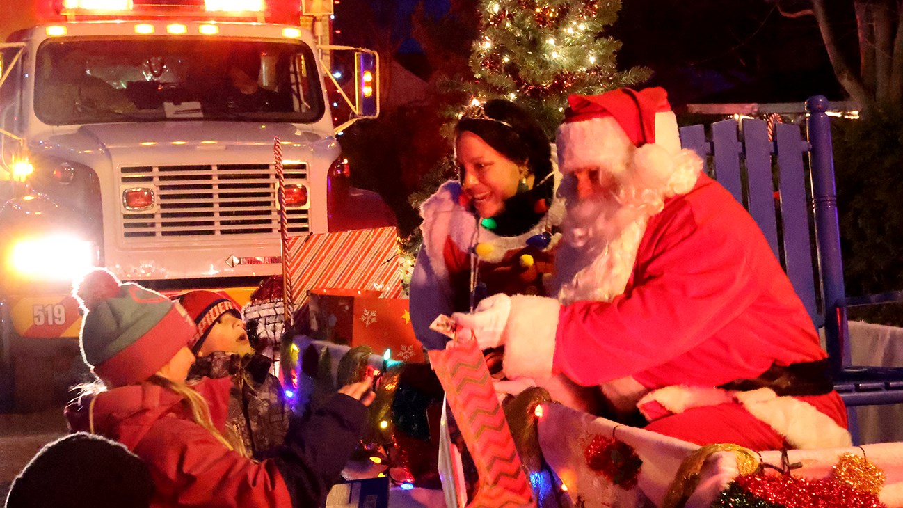 Retour en images: un succès pour le Défilé de Noël et des pompiers de Saint-Clet