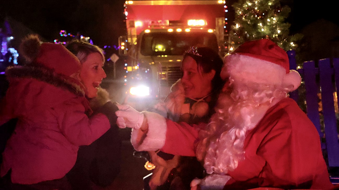 Retour en images: un succès pour le Défilé de Noël et des pompiers de Saint-Clet