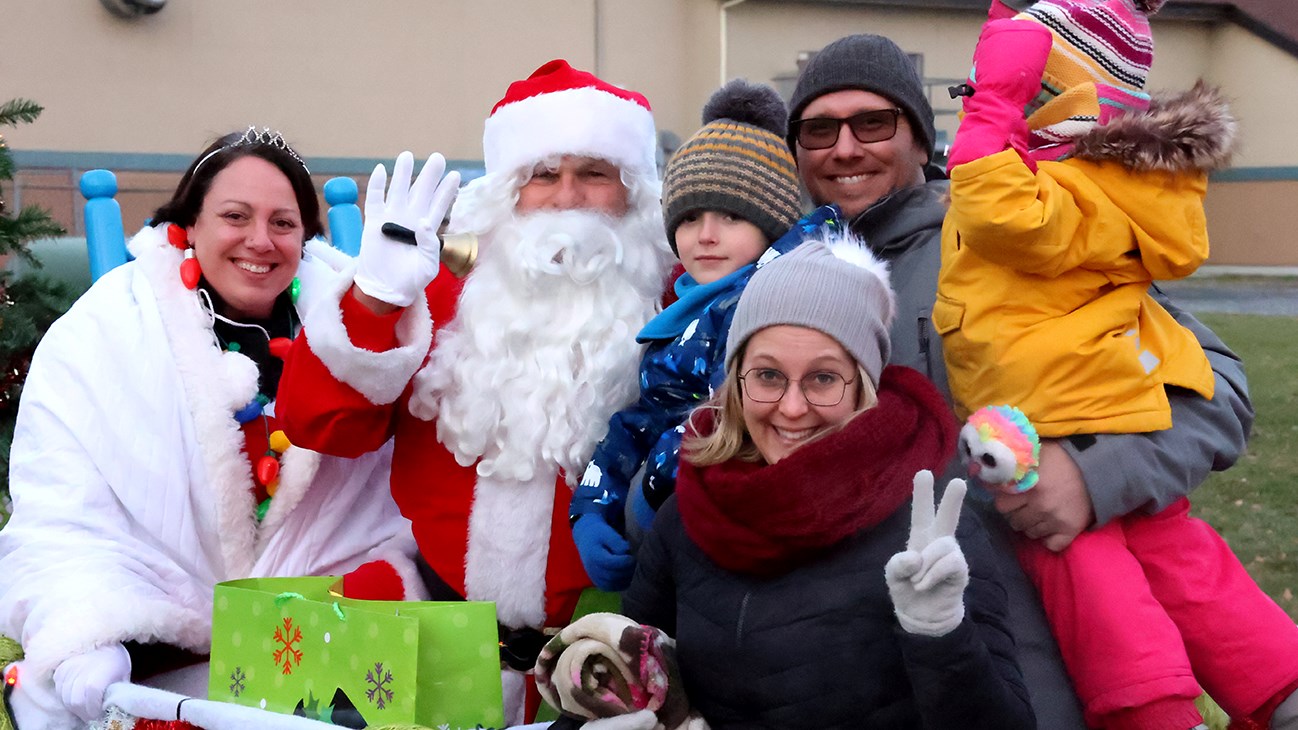 Retour en images: un succès pour le Défilé de Noël et des pompiers de Saint-Clet