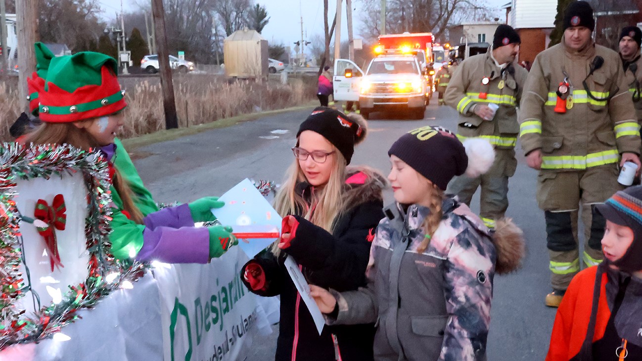 Retour en images: un succès pour le Défilé de Noël et des pompiers de Saint-Clet