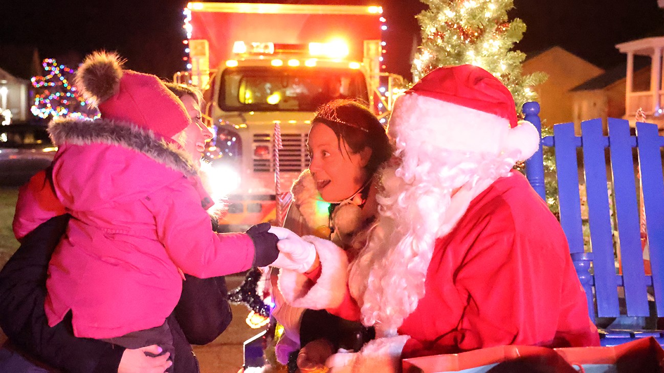 Retour en images: un succès pour le Défilé de Noël et des pompiers de Saint-Clet