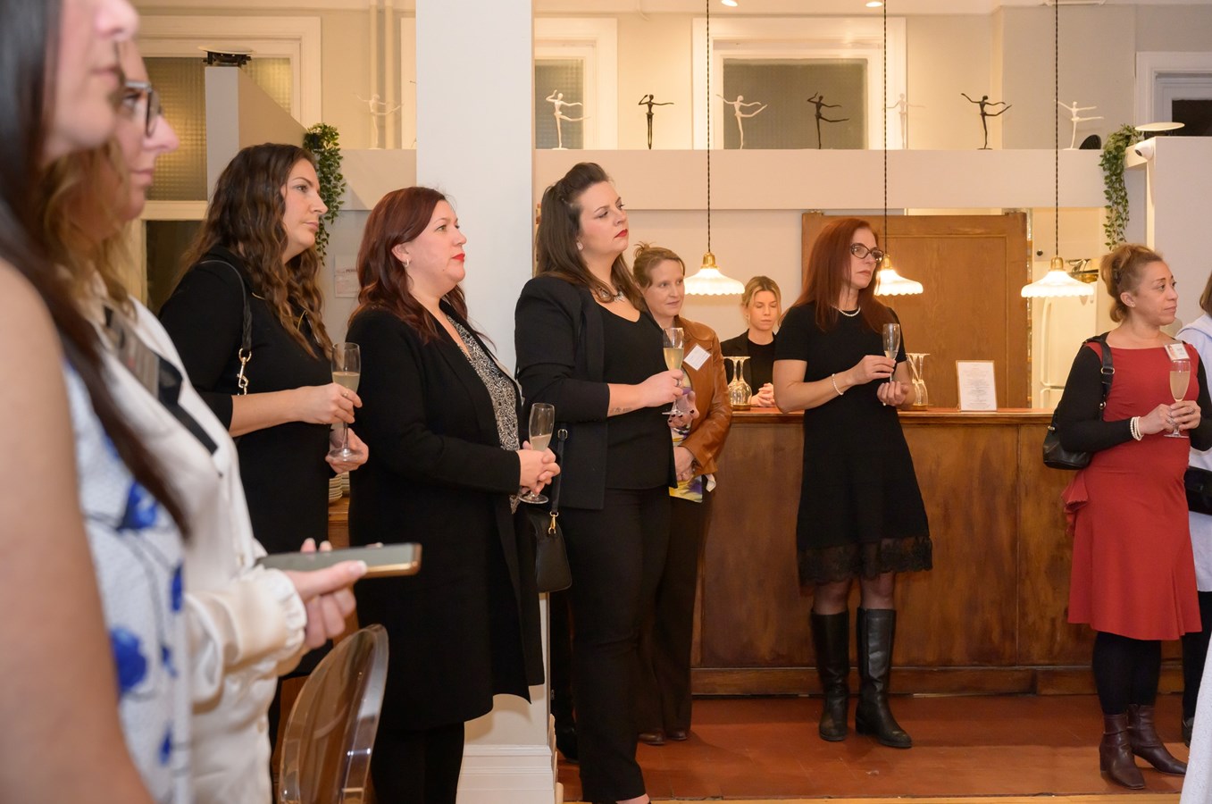 Les femmes d'affaires s'unissent pour l'Hébergement la Passerelle