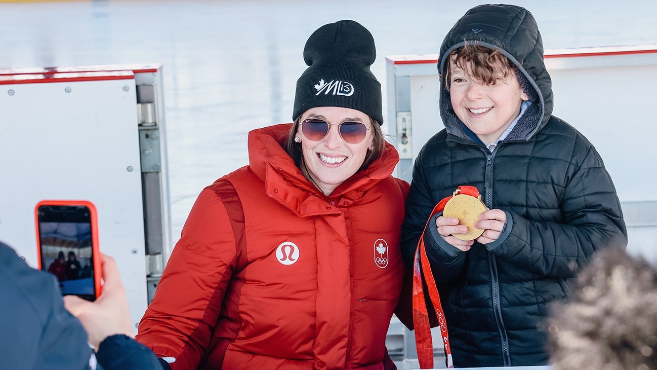 10 juin 2022 : Mélodie Daoust est la lauréate 2022 d'un prix remis par Hockey Canada