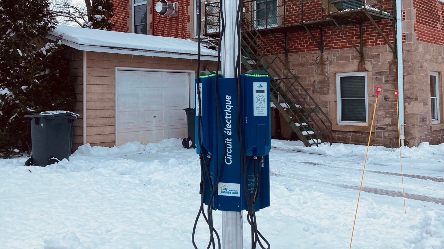 Une nouvelle borne de recharge à Saint-Louis-de-Gonzague 