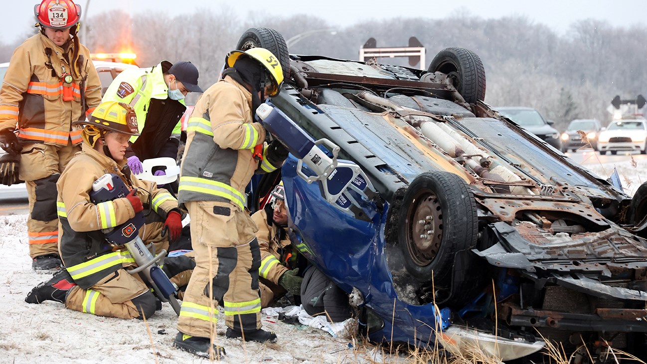 Une sortie de route se termine par un capotage sur l'autoroute 40 