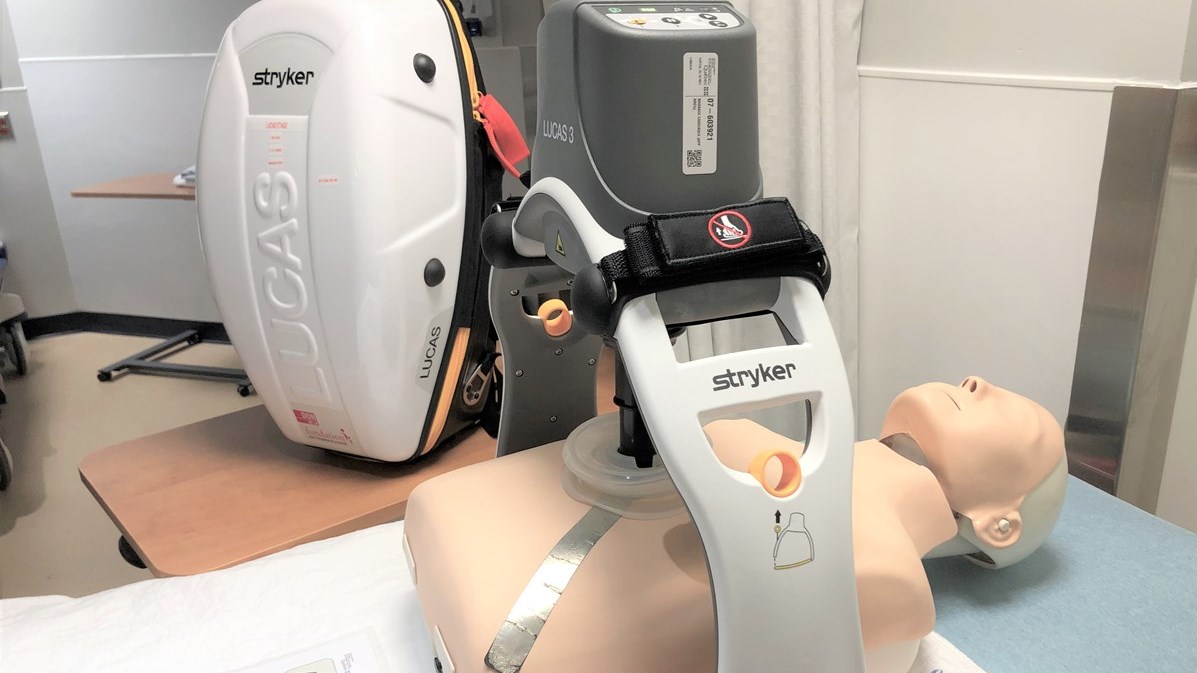 Système Lucas, le robot qui effectue les compressions thoraciques