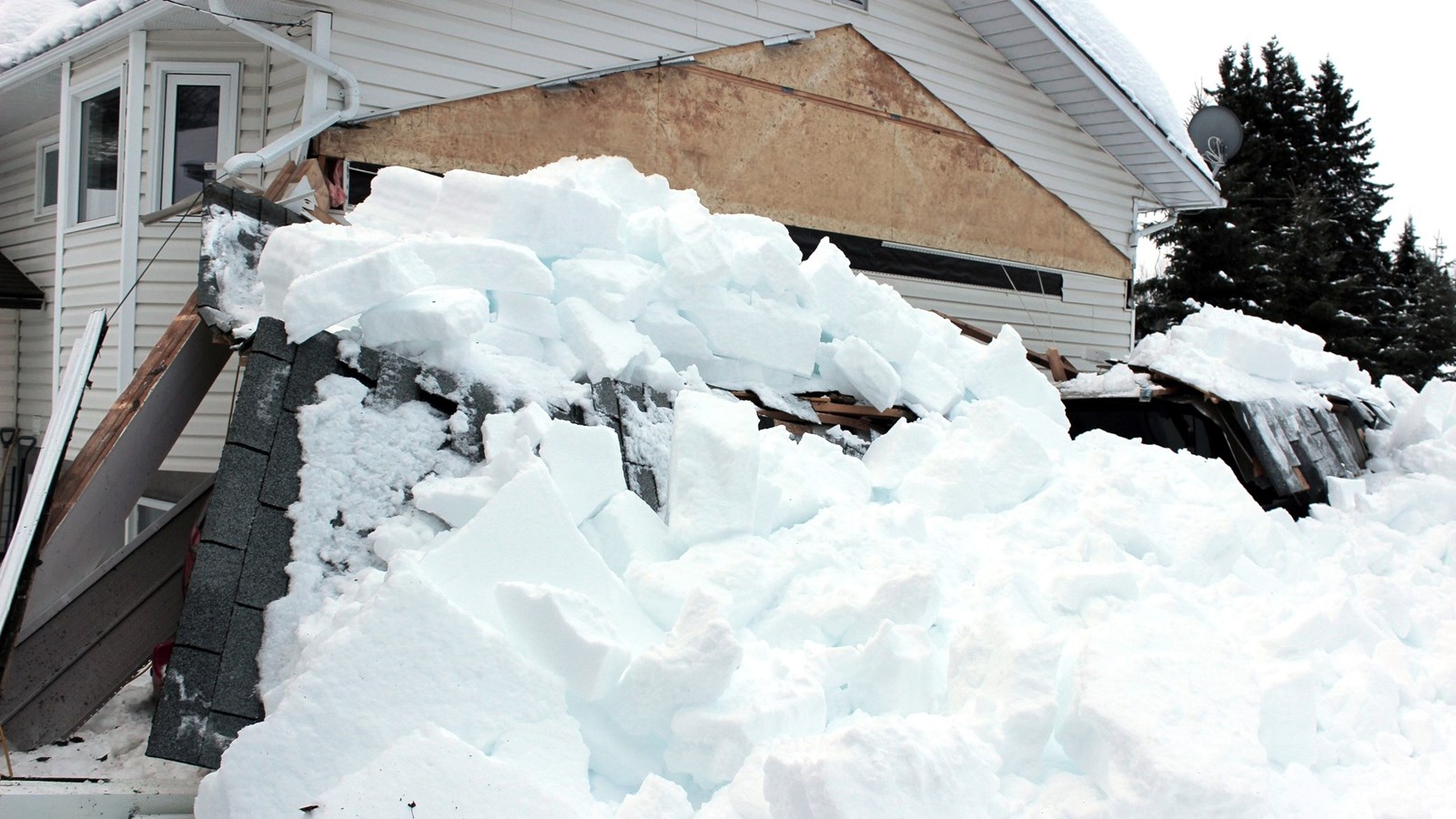 Comment savoir si sa toiture est affectée par le poids de la neige?