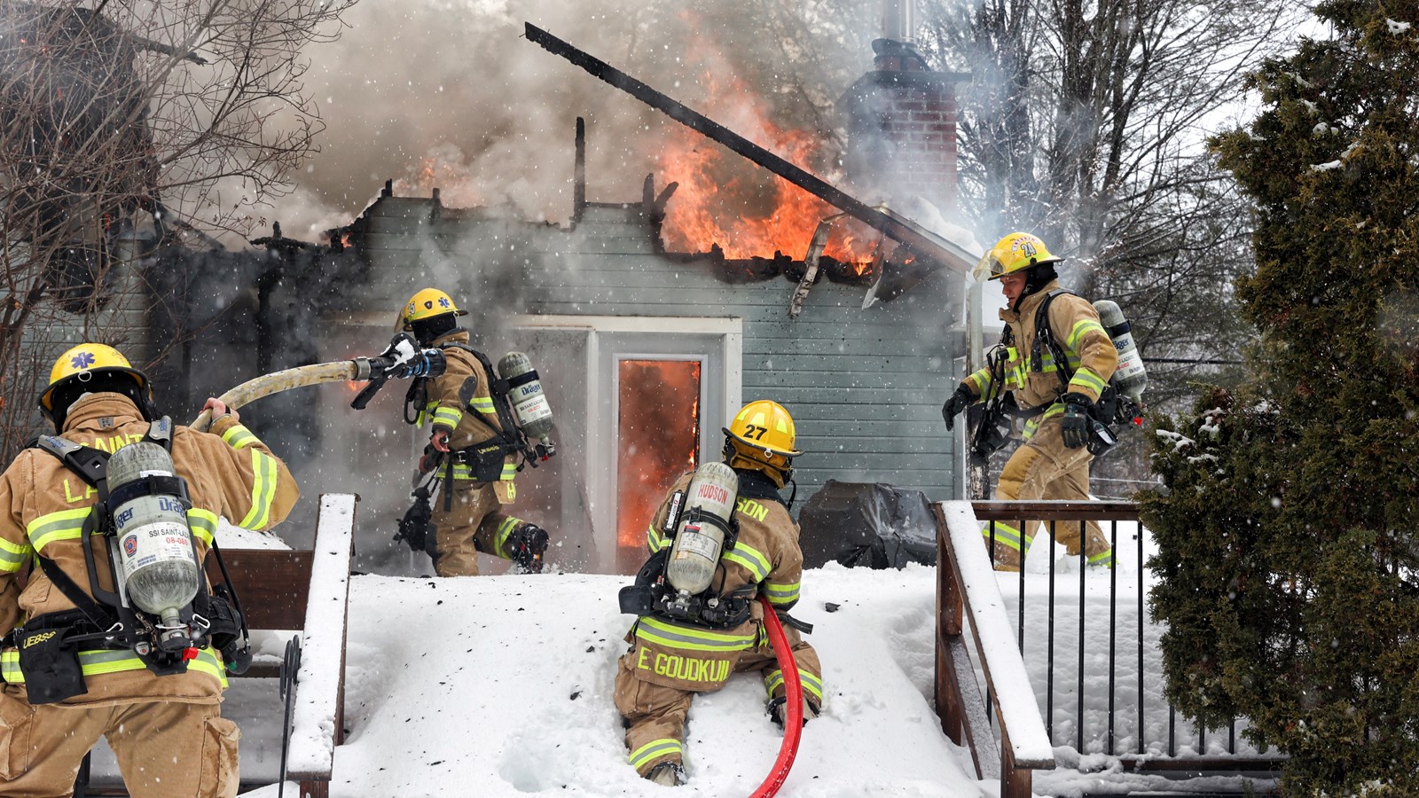 Une résidence est la proie des flammes à Vaudreuil-Dorion
