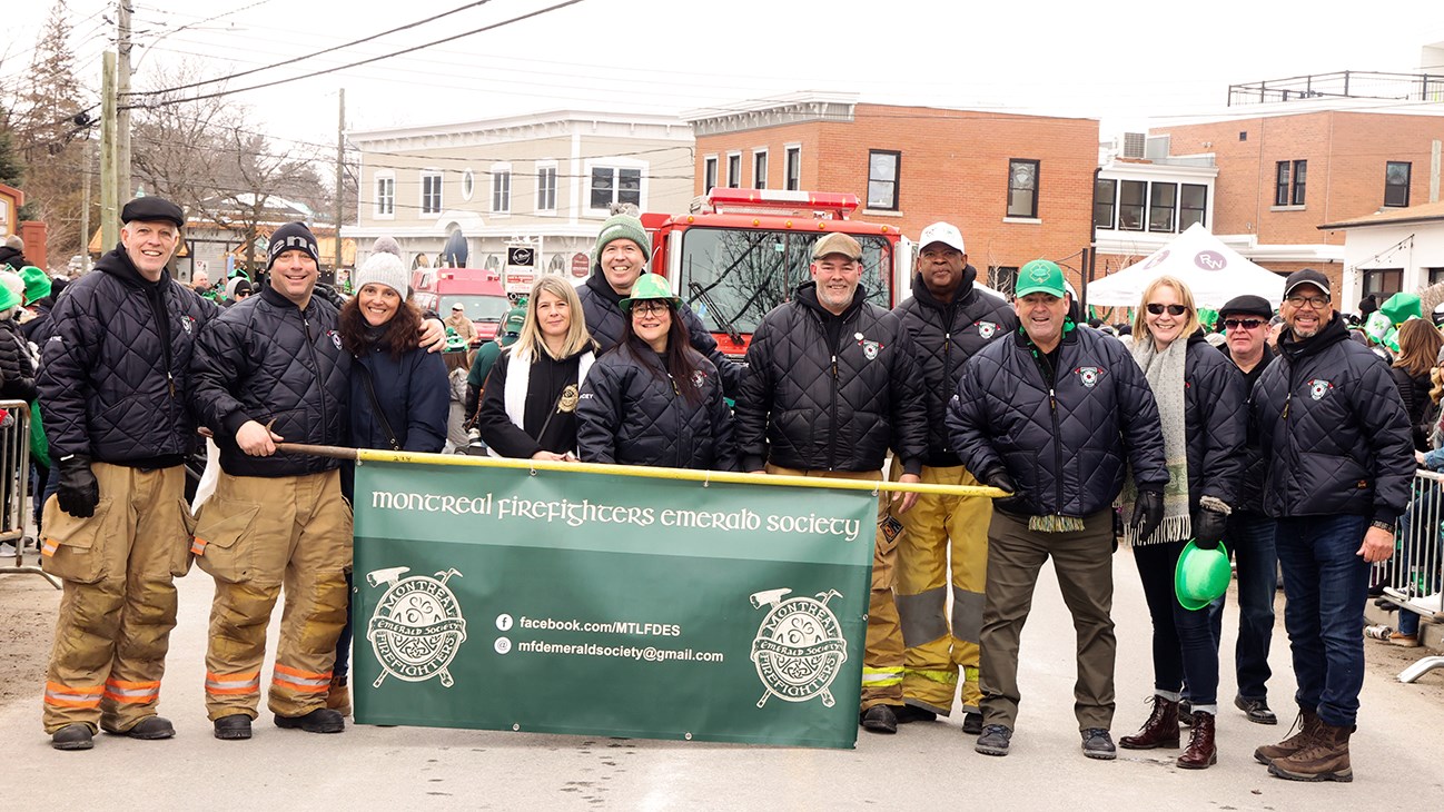 Trèfles, danse, musique, et beaucoup de sourires lors du défilé de la Saint-Patrick
