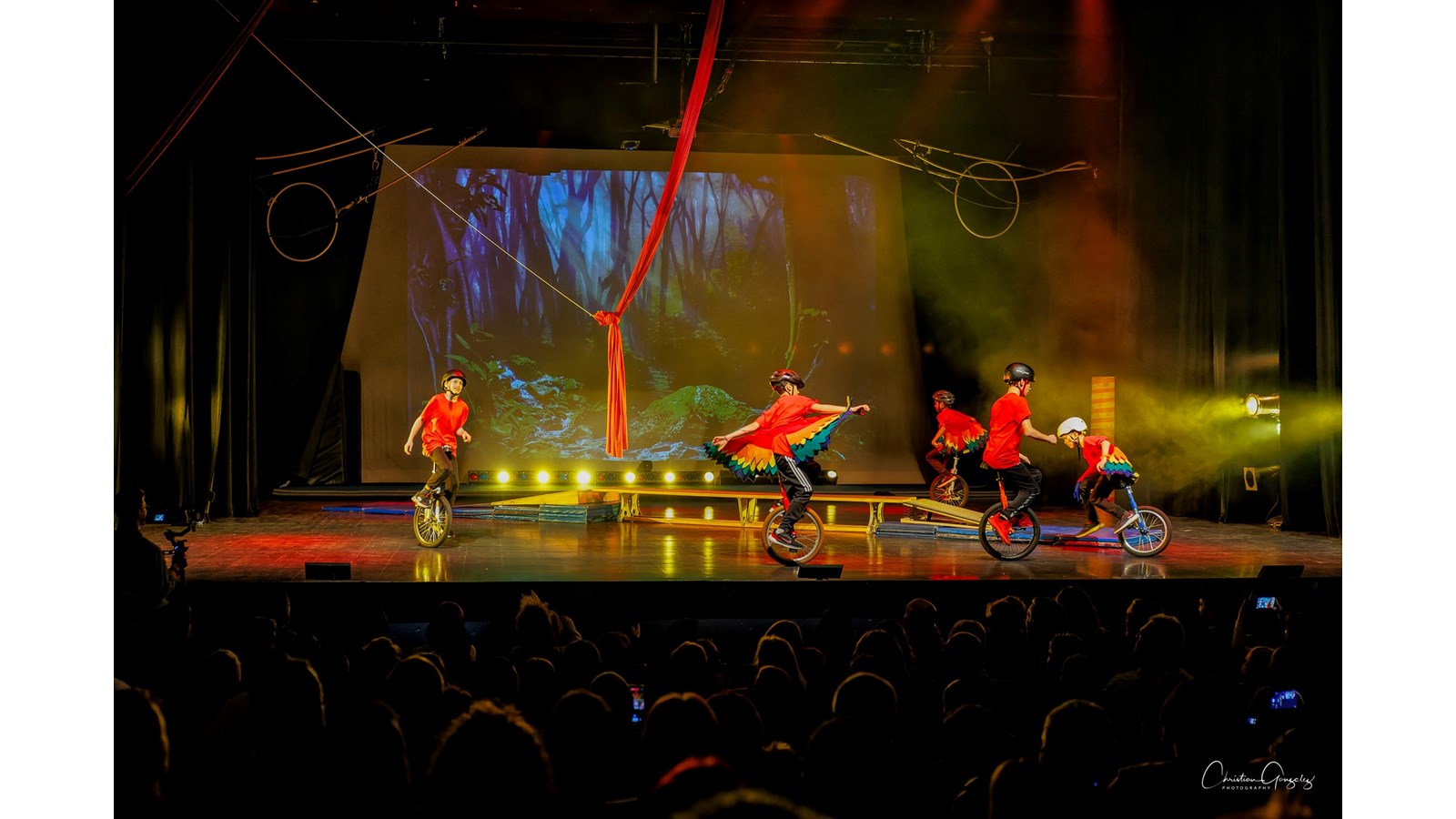 Un spectacle de cirque spatial pour les élèves de l'école Brind'Amour
