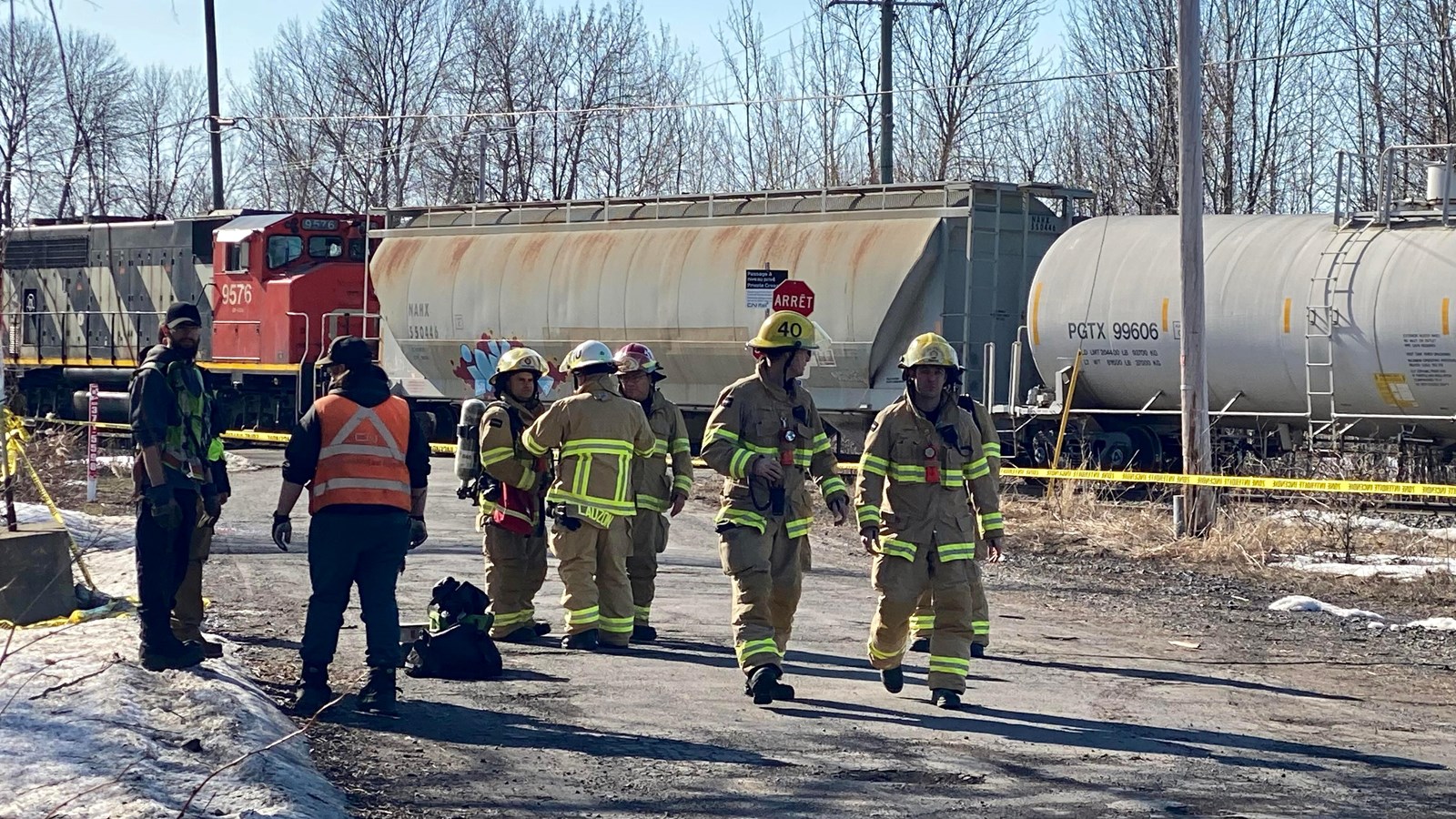 Collision entre un train et un camion semi-remorque