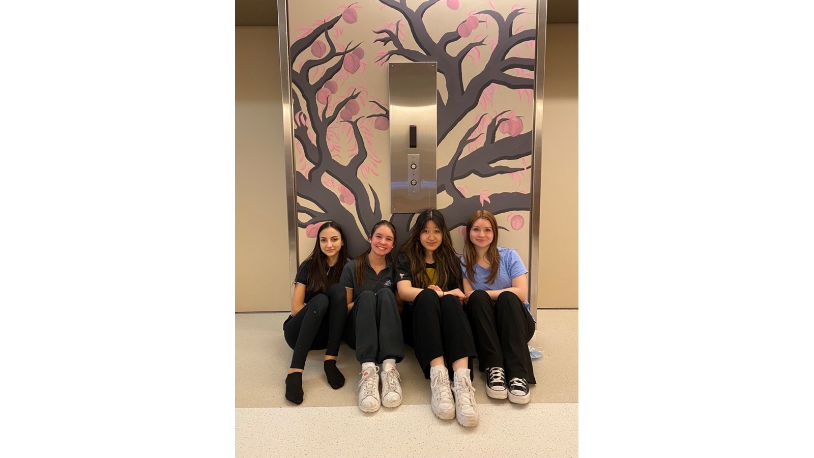 Les murales «Arbres de vie» sont créées à l'hôpital Sainte-Anne