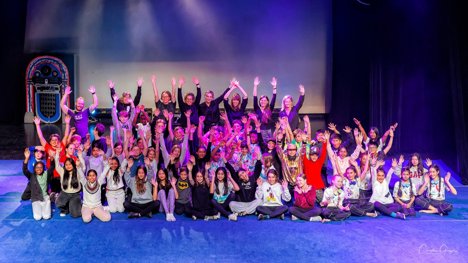 Retour en images sur le spectacle de cirque de l'école primaire Harwood