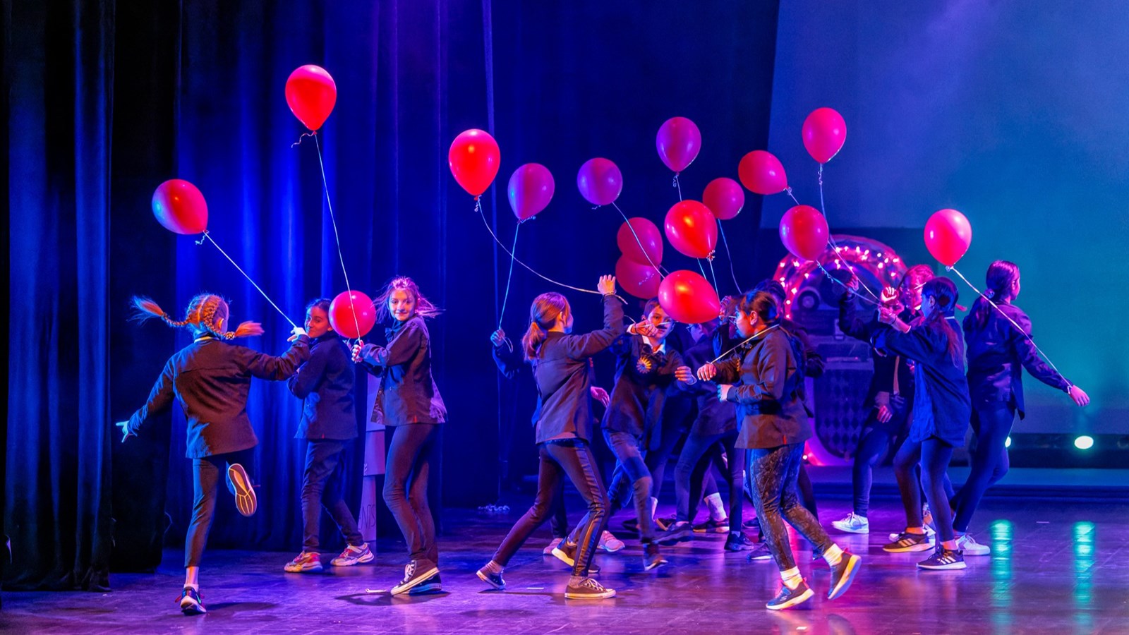 Retour en images sur le spectacle de cirque de l'école primaire Harwood