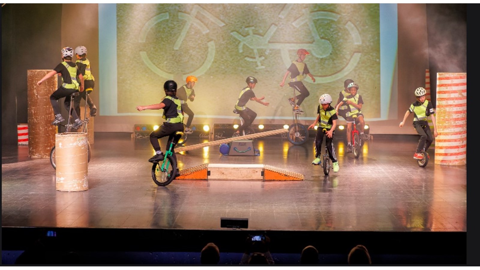 Festi-cirque: au tour des élèves de l'école Notre-Dame-de-Lorette de s'envoyer en l'air