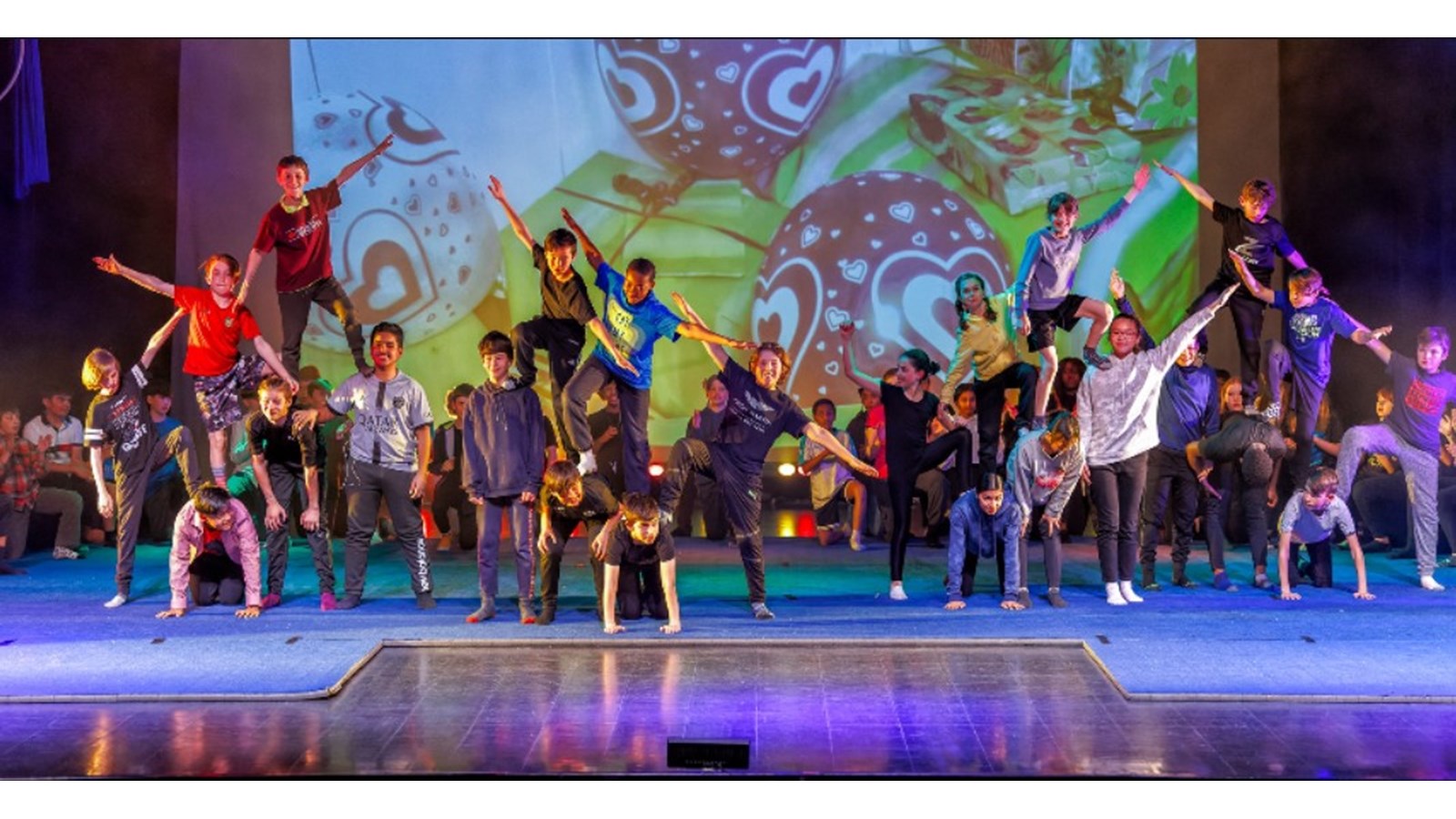 Festi-cirque: au tour des élèves de l'école Notre-Dame-de-Lorette de s'envoyer en l'air