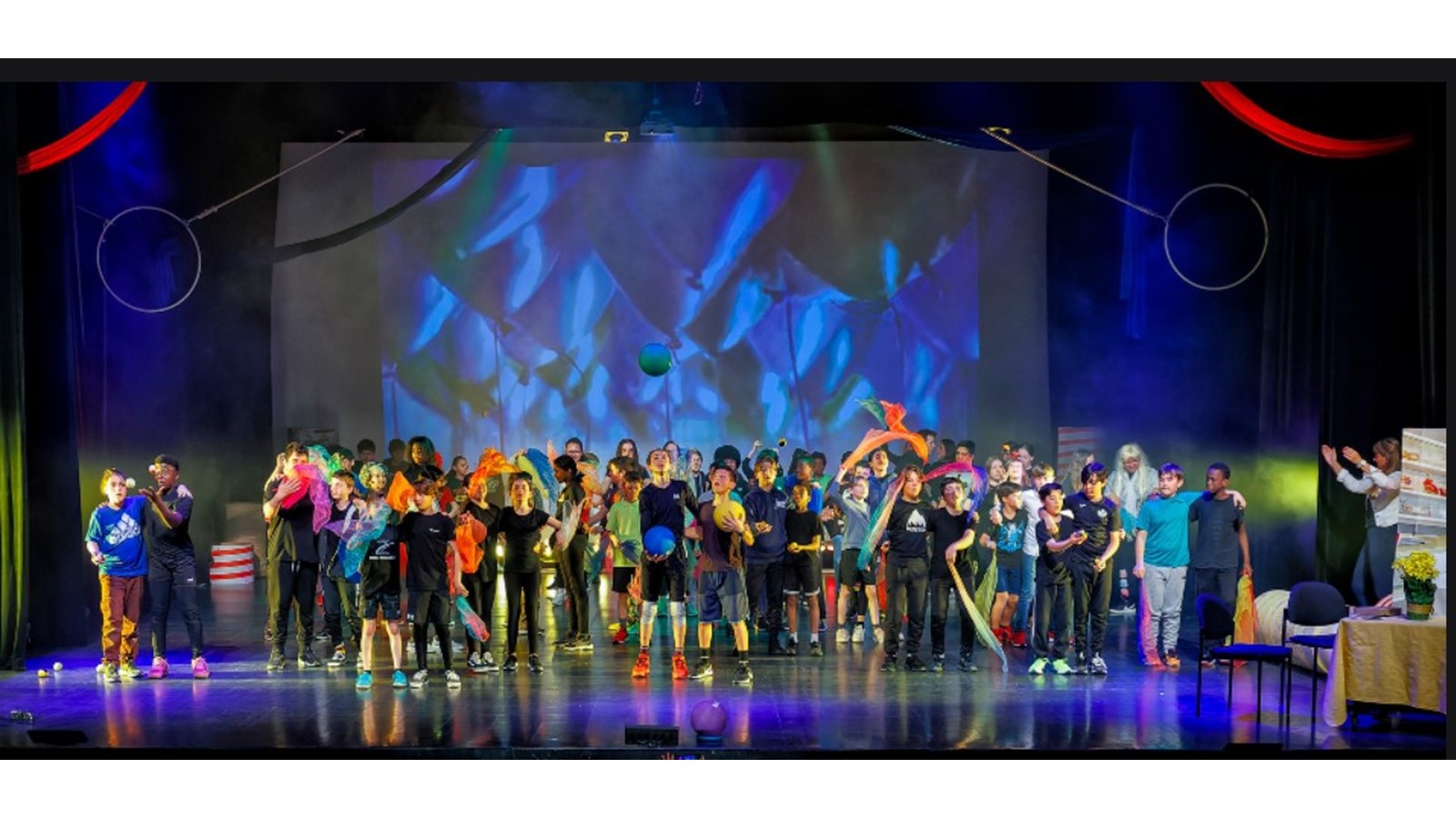 Festi-cirque: au tour des élèves de l'école Notre-Dame-de-Lorette de s'envoyer en l'air