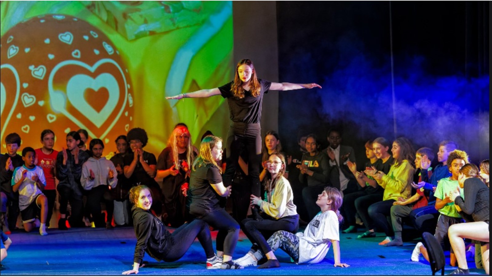 Festi-cirque: au tour des élèves de l'école Notre-Dame-de-Lorette de s'envoyer en l'air