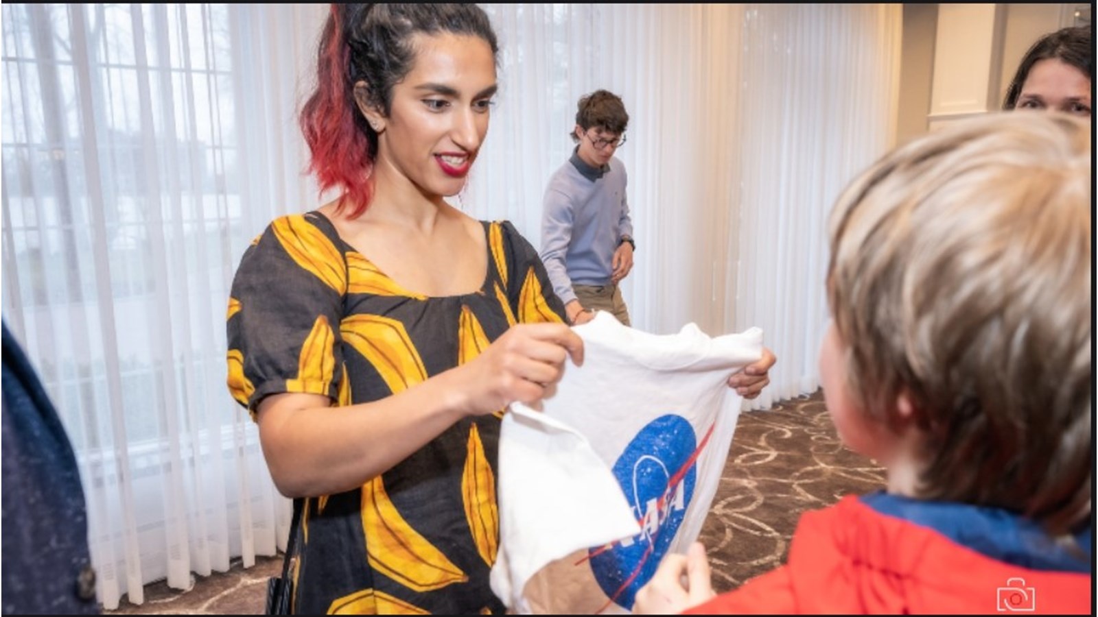 Retour en images sur la conférence de l'ingénieure de la NASA Farah Alibay