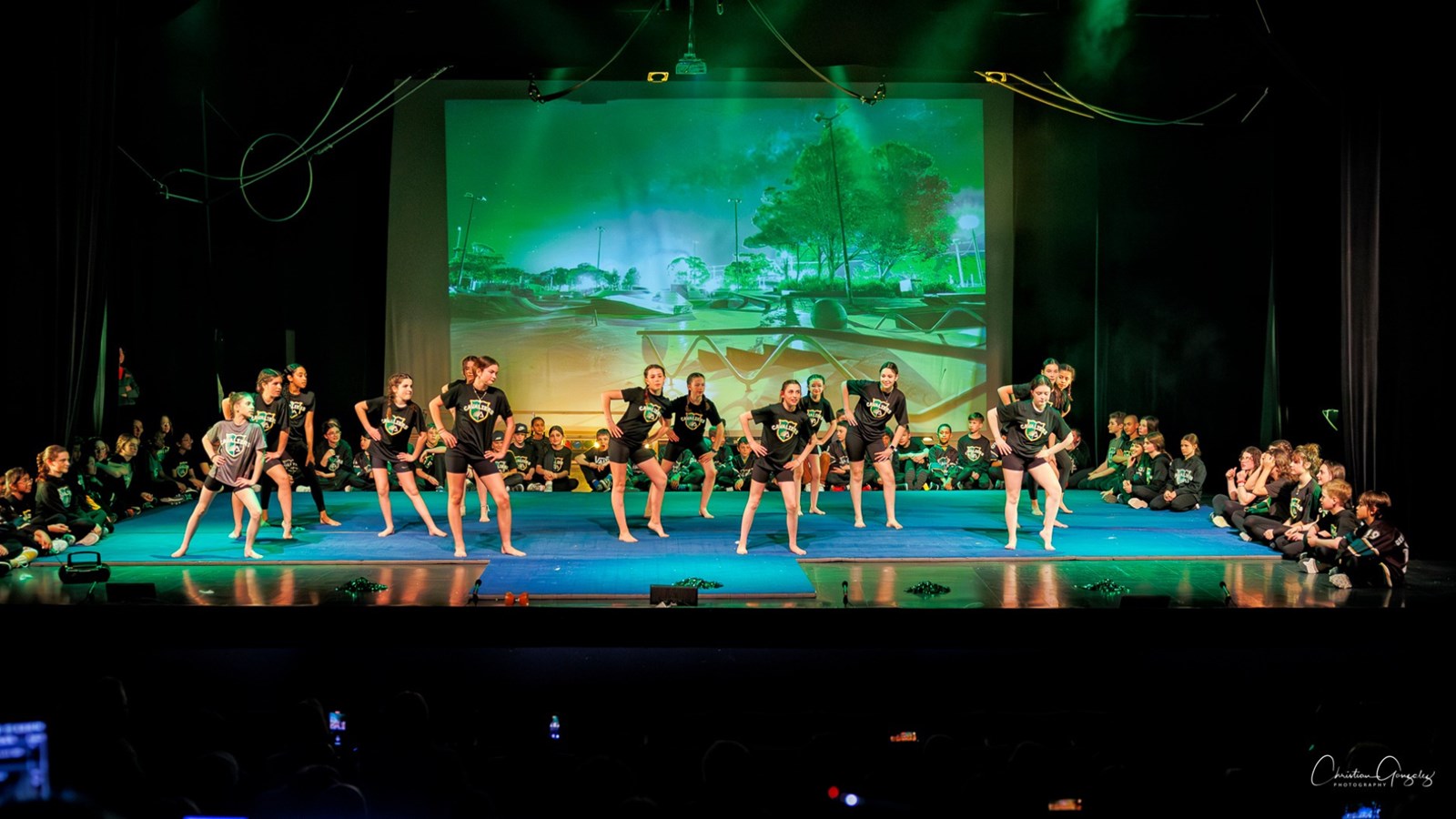 Festi-Cirque: un spectacle rythmé pour les élèves de l'école primaire des Étriers
