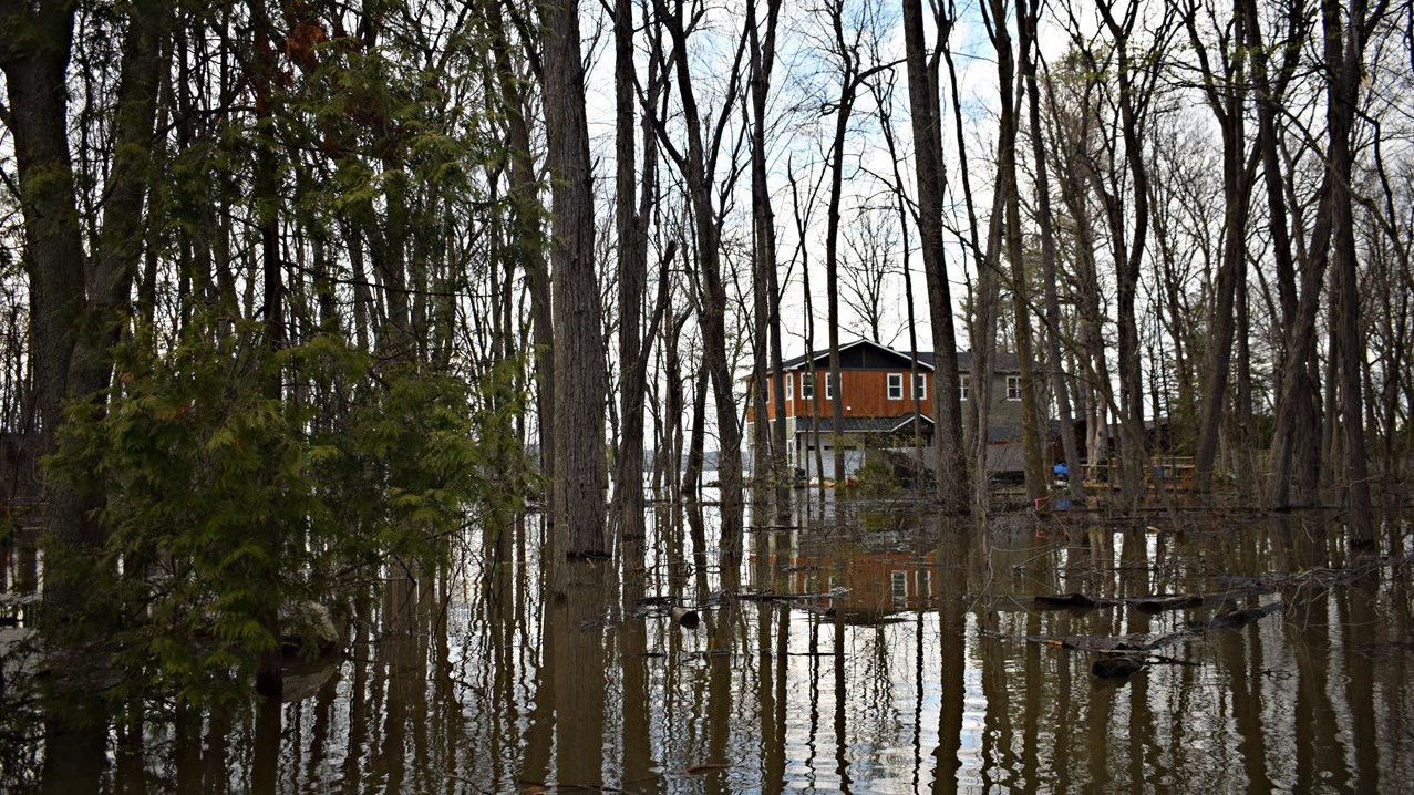 Flooding at a residence near Rue de la Baie in Vaudreuil-sur-le-lac on May 4, 2023
