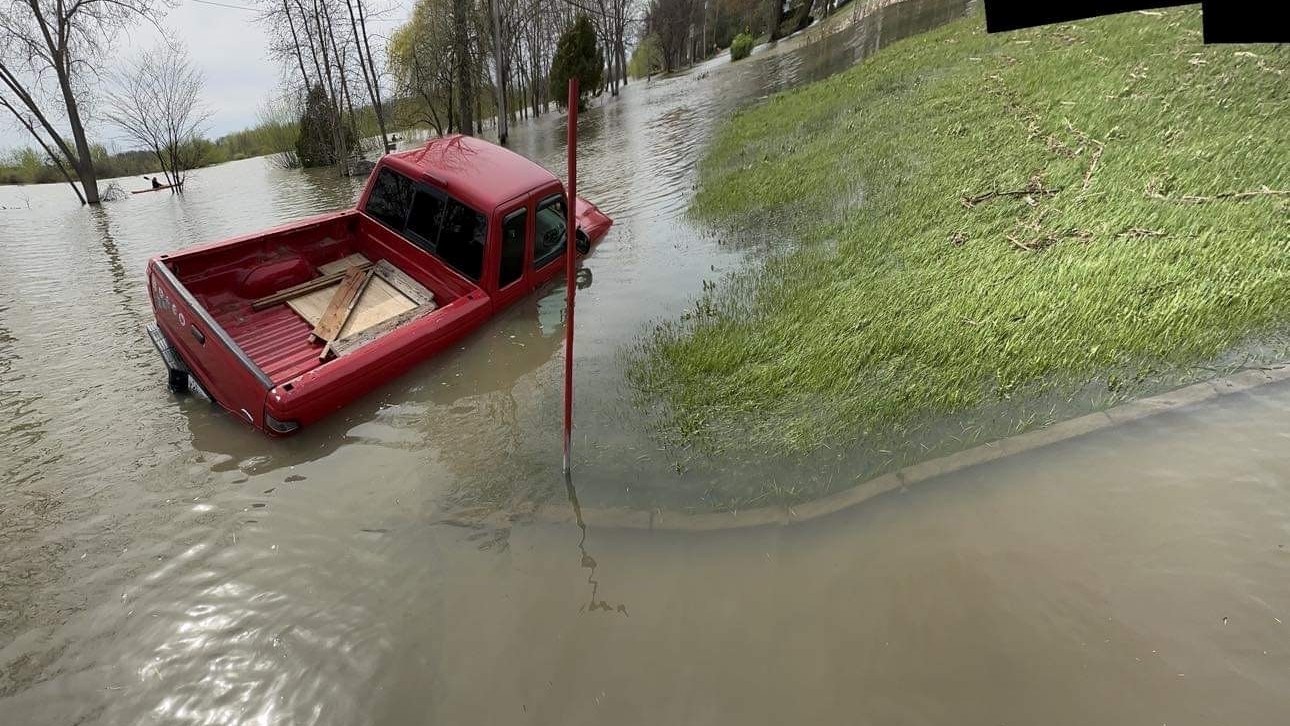 La décrue s'amorce lentement à Rigaud 