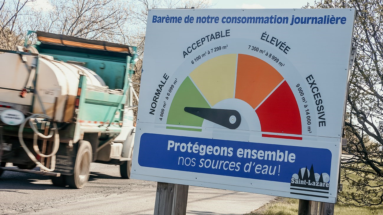 Treated water used for street cleaning in Saint Lazare
