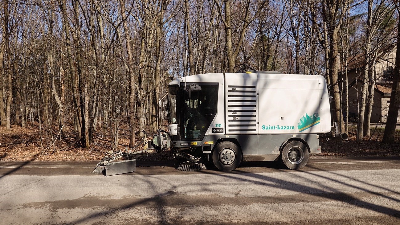 Treated water used for street cleaning in Saint Lazare