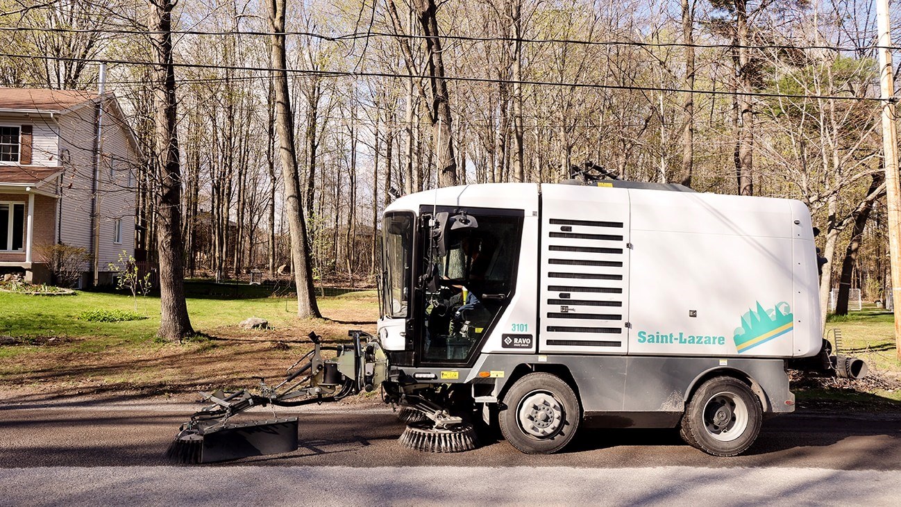 Treated water used for street cleaning in Saint Lazare