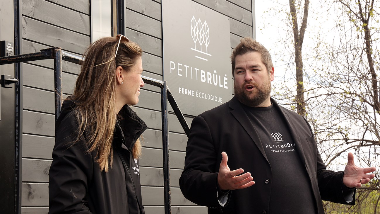 Les copropriétaires David Théôret et sa conjointe Marie-Pierre Gauthier étaient heureux de partager ce moment avec leurs employés et collaborateurs de la firme CMPG qui a conçu la roulotte mobile