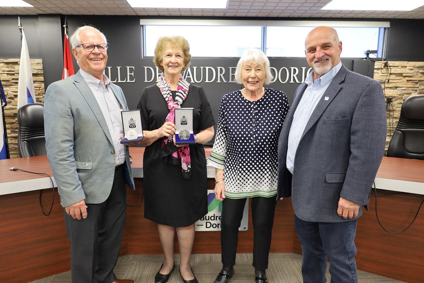 Medal recipients honoured at Vadureuil-Dorion city hall