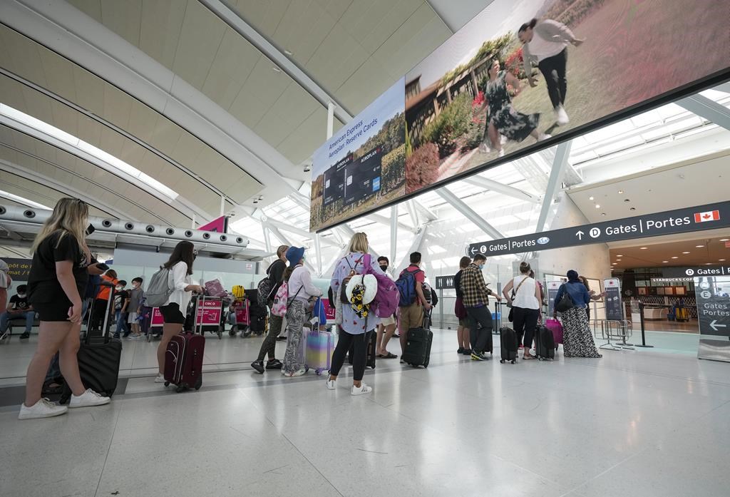 Ottawa revoit son programme de voyageur vérifié pour éviter le chaos de l'an dernier