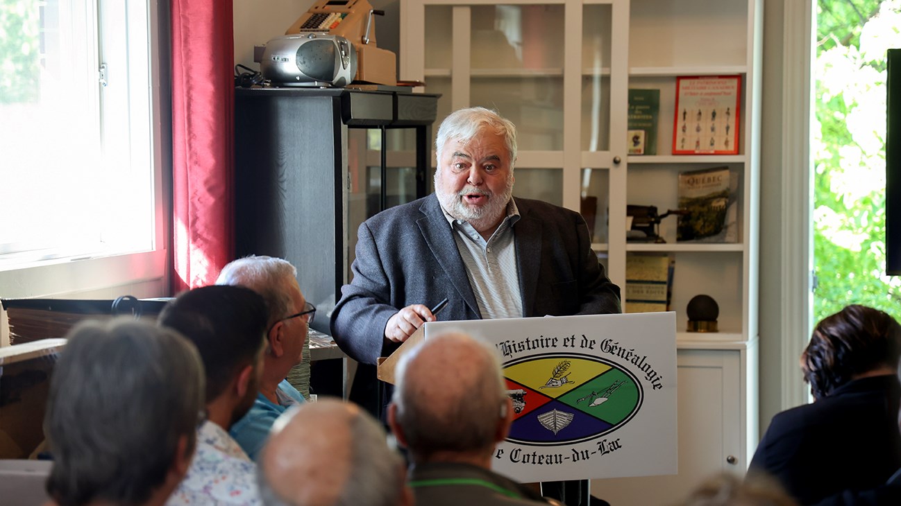 Le président de la Société d’histoire et de généalogie de Coteau-du-Lac, Richard Normandeau,a pris la parole 