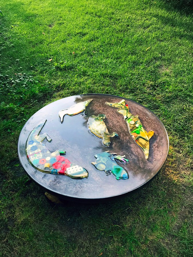 À Notre-Dame-de-l’Île-Perrot, l'oeuvre est installée dans un sous-bois au parc des Mouettes