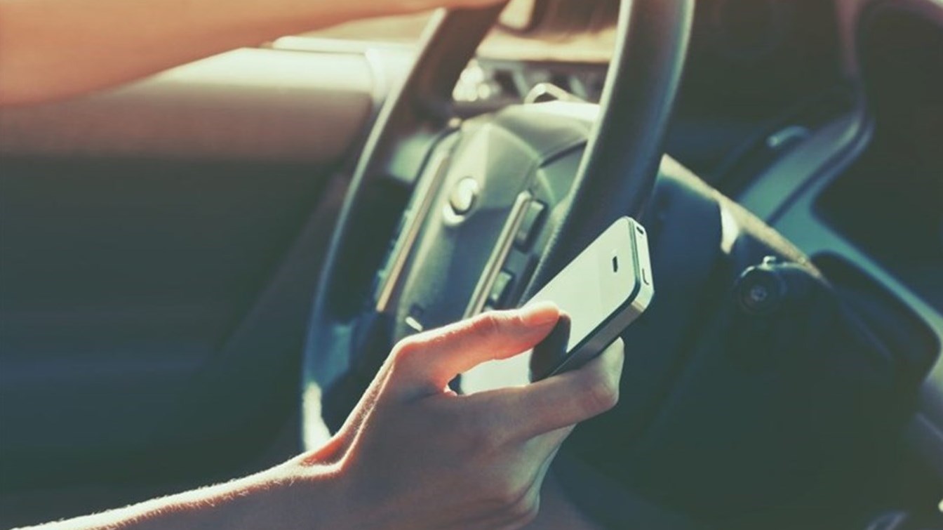 Distraction au volant: un nouveau règlement en vigueur au cours des dernières heures 
