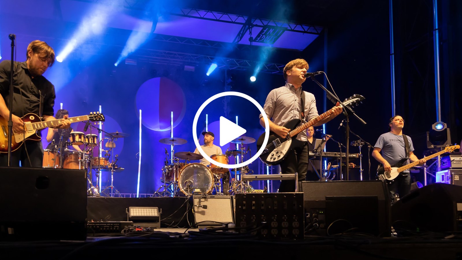 Les Trois Accords: un «ingrédient essentiel au bien-être collectif», selon son guitariste 