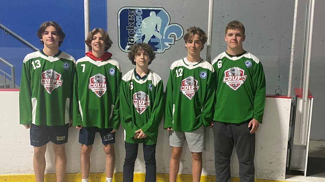 Une belle expérience pour cinq jeunes hockeyeurs de la région 