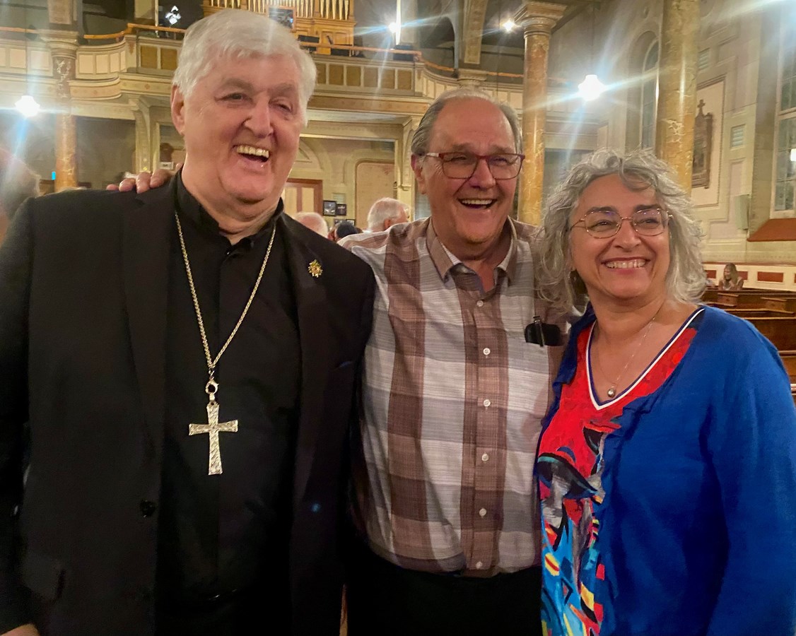 Mgr Noël Simard, 8e évêque de Valleyfield, l'organisateur Paul McDonald, et Claude DeBellefeuille, députée de Salaberry-Suroît et Whip du Bloc Québécois