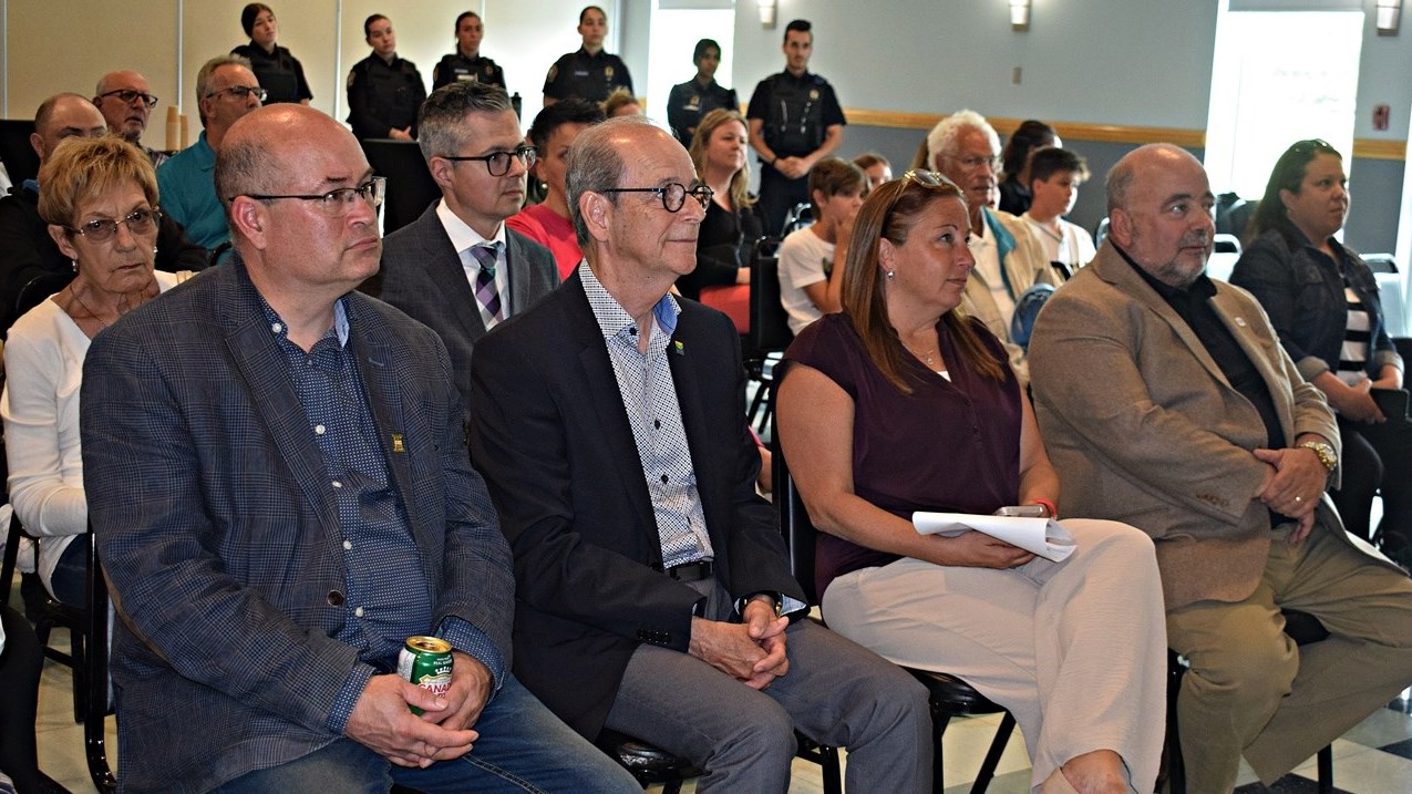 Front row from left to right - Terrasse-Vaudreuil Mayor Michel Bourdeau, L'Île-Perrot Mayor Pierre Séguin, Notre-Dame de-l'Île-Perrot Mayor Danie Deschênes and Pincourt Mayor Claude Comeau.