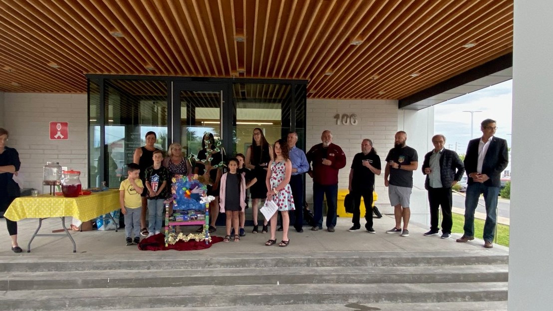 Une Chaise des générations remise aux élus de Rigaud