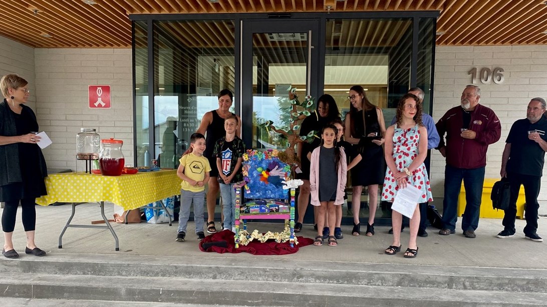 Une Chaise des générations remise aux élus de Rigaud