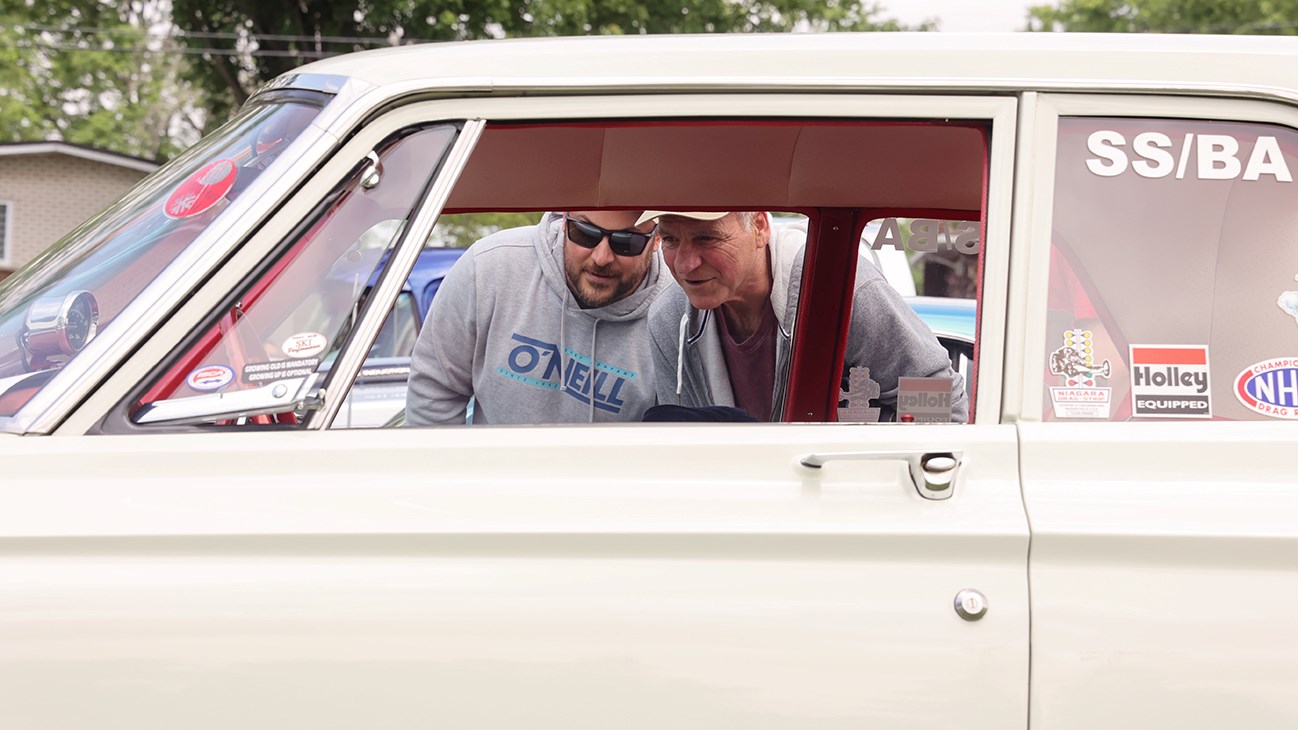 Antique car show in Pincourt draws large crowd