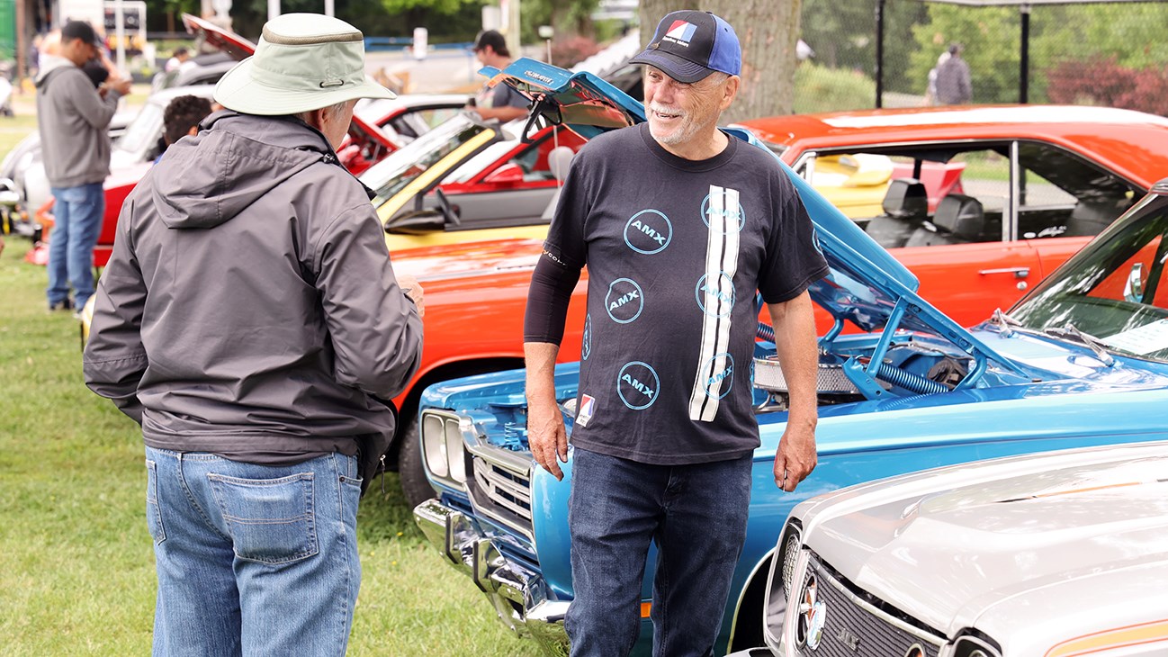 Antique car show in Pincourt draws large crowd