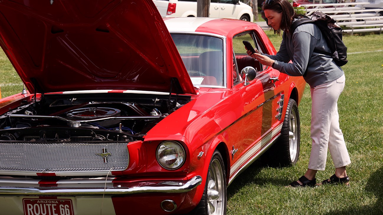 Antique car show in Pincourt draws large crowd