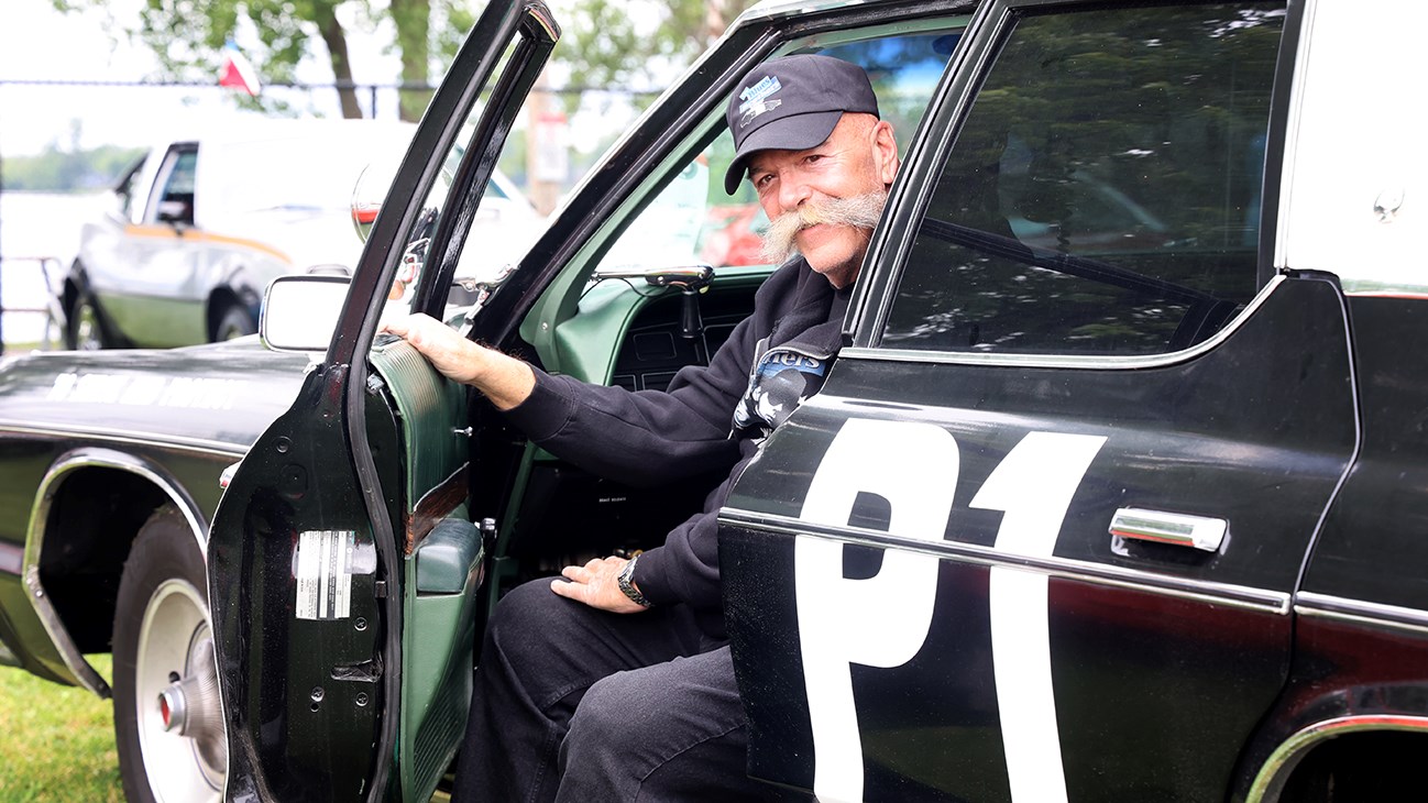 Antique car show in Pincourt draws large crowd