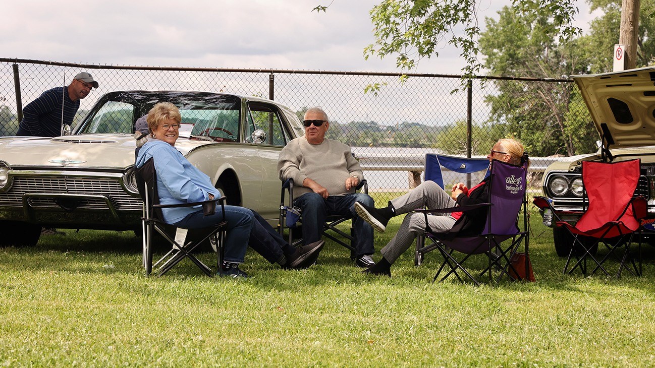 Antique car show in Pincourt draws large crowd